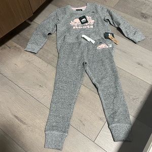Roots kids sweatshirt & pants 2 piece size:5T